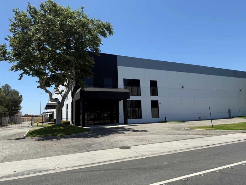 14001-14003 Orange Ave, Paramount, CA for lease - Building Photo - Image 2 of 5