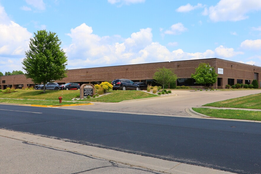 201 Moravian Valley Rd, Waunakee, WI for lease - Building Photo - Image 2 of 4