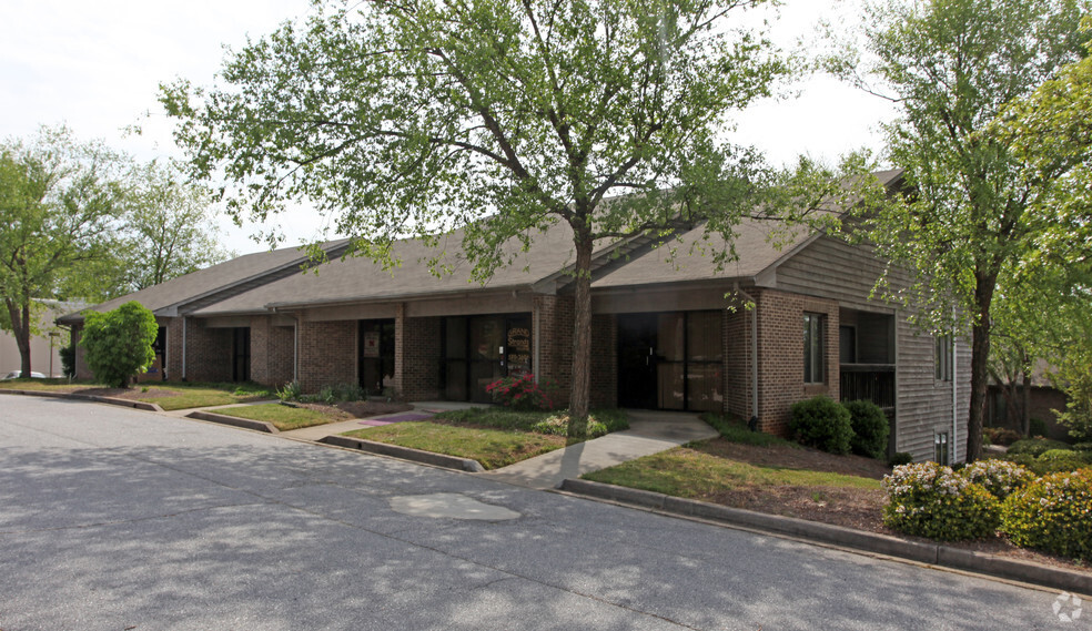 2375 E Main St, Spartanburg, SC for lease - Building Photo - Image 1 of 8