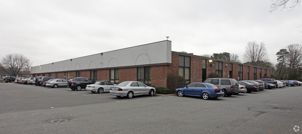 11 Oval Dr, Islandia, NY for lease - Building Photo - Image 3 of 6