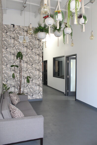 1547 10th St, Santa Monica, CA for lease - Lobby - Image 3 of 19