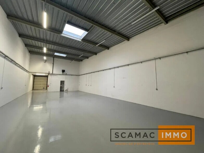 Industrial in Chilly-Mazarin for lease - Building Photo - Image 3 of 8