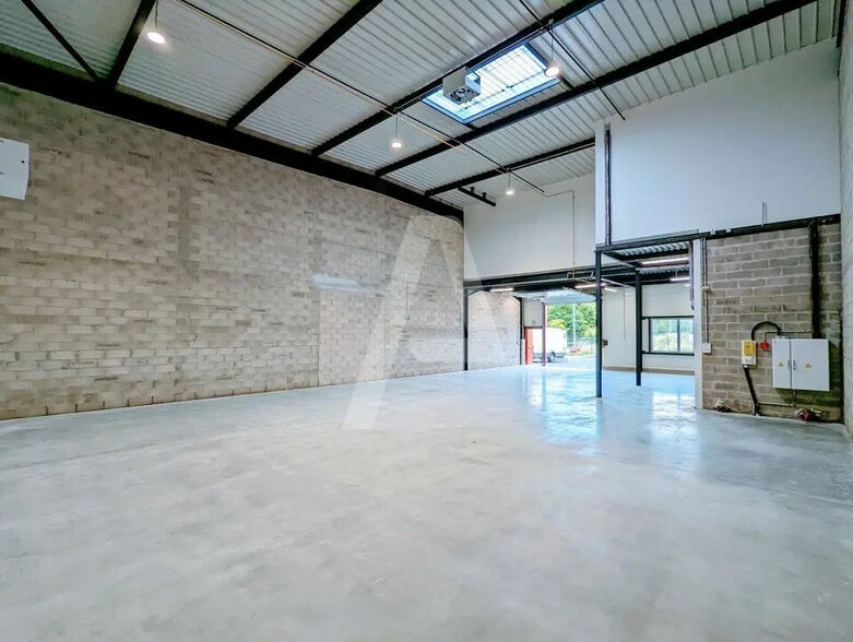 Flex in for lease - Interior Photo - Image 1 of 8