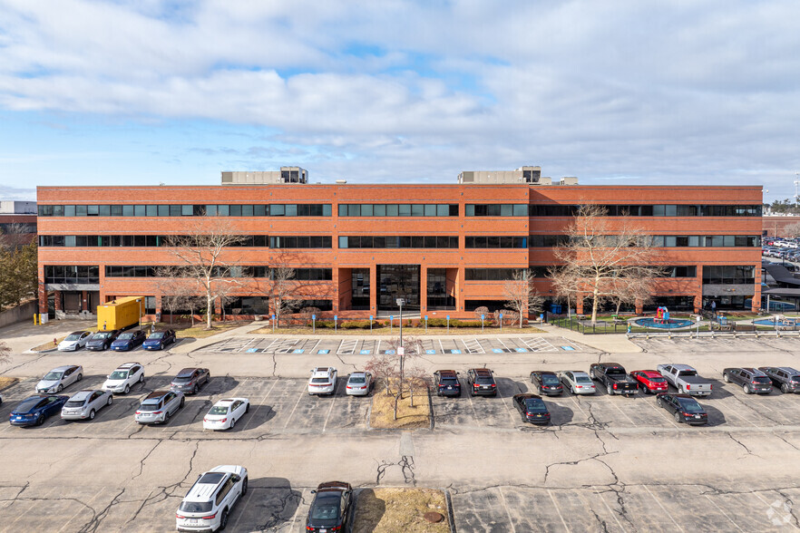 400 Riverpark Dr, North Reading, MA for lease - Building Photo - Image 2 of 6