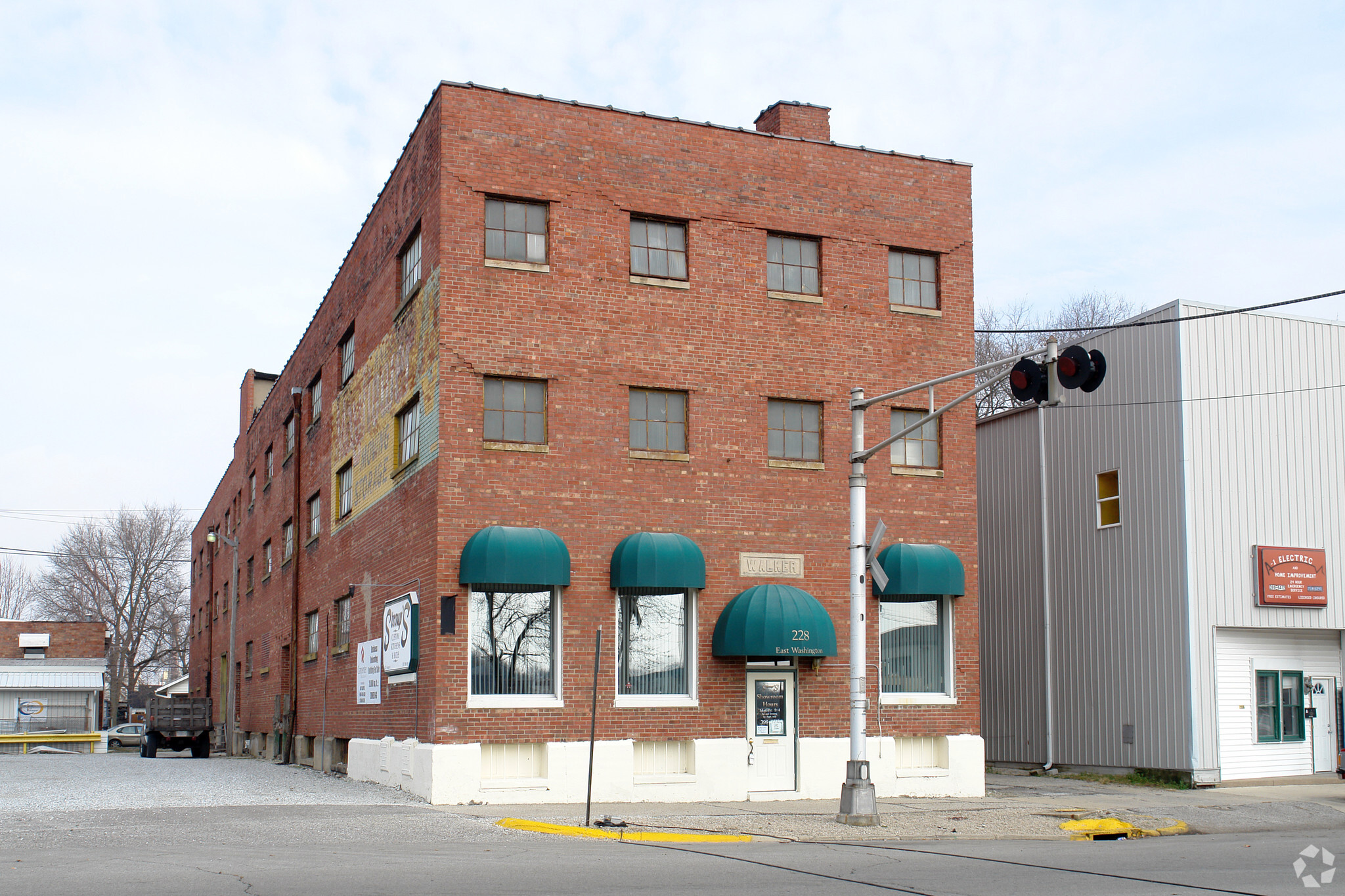 228 E Washington St, Shelbyville, IN for lease Building Photo- Image 1 of 17