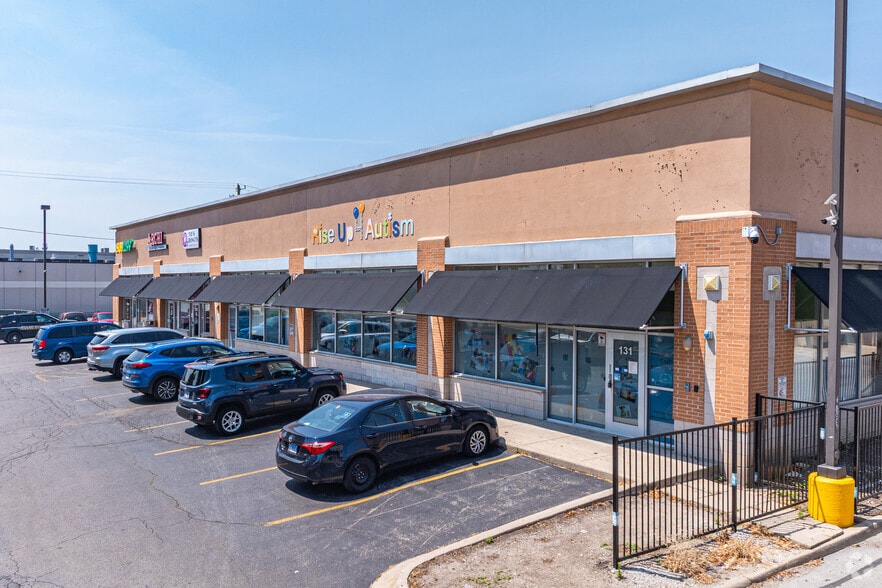 121-131 Collins St, Joliet, IL for lease - Building Photo - Image 2 of 4