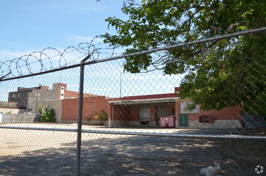 2135 E Westmoreland St, Philadelphia, PA for lease - Primary Photo - Image 2 of 4