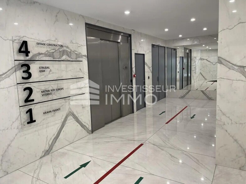 Office in Avon for lease - Lobby - Image 1 of 1