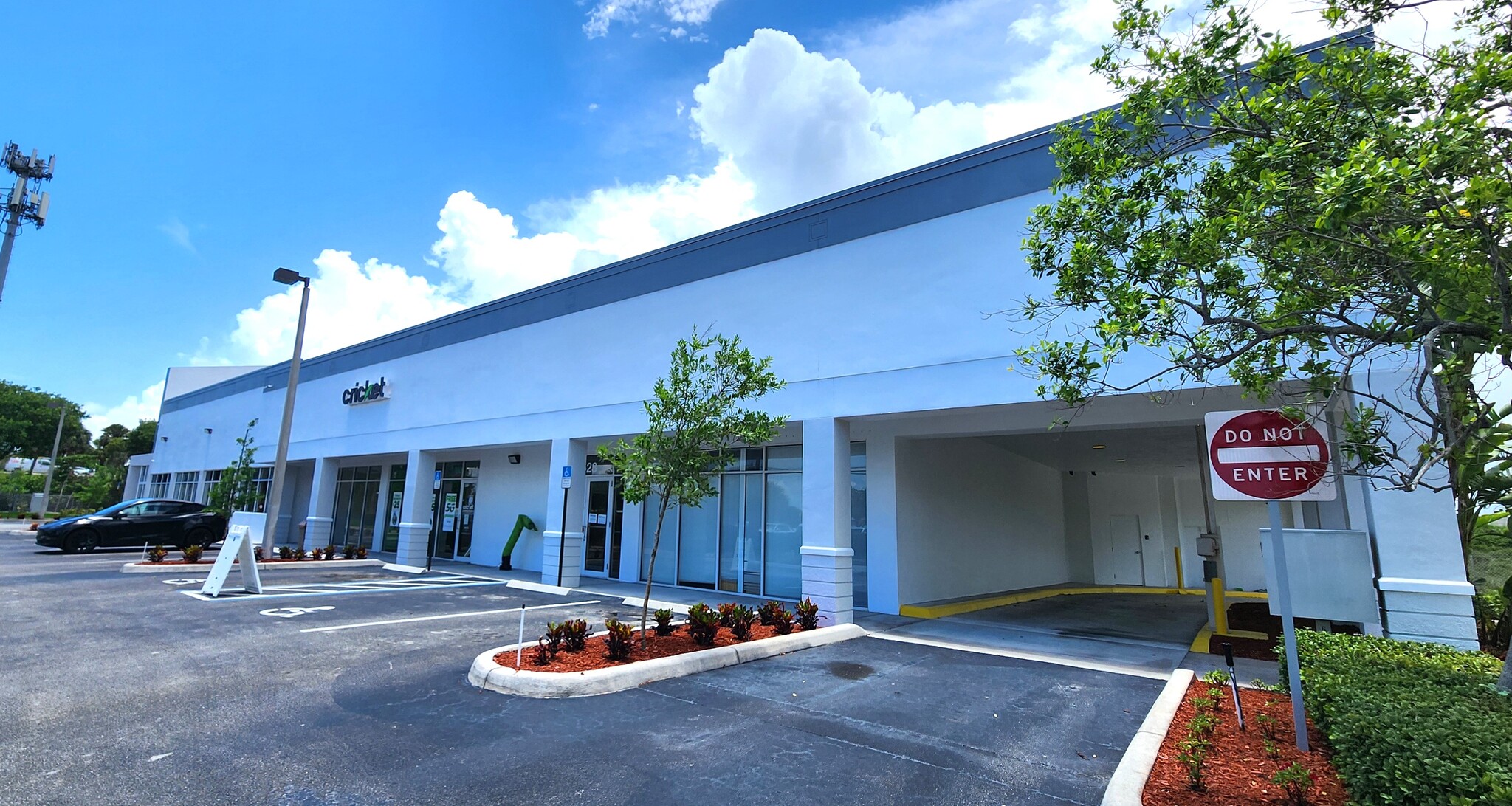 503-523 Ridge Rd, Lantana, FL for lease Building Photo- Image 1 of 8