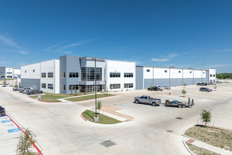 9800 Decker Ln, Austin, TX for lease - Building Photo - Image 1 of 12