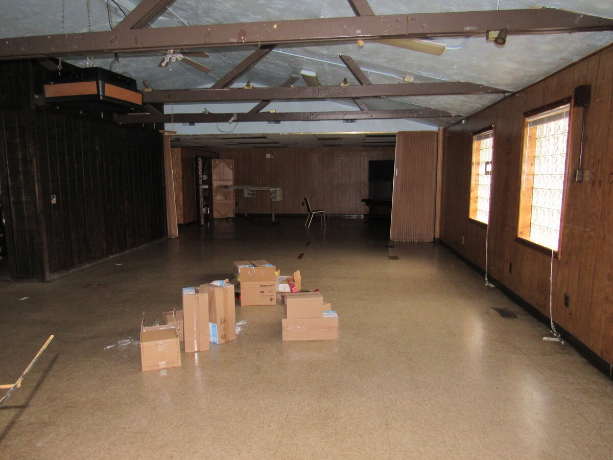 18275 Allen Rd, Melvindale, MI 48122