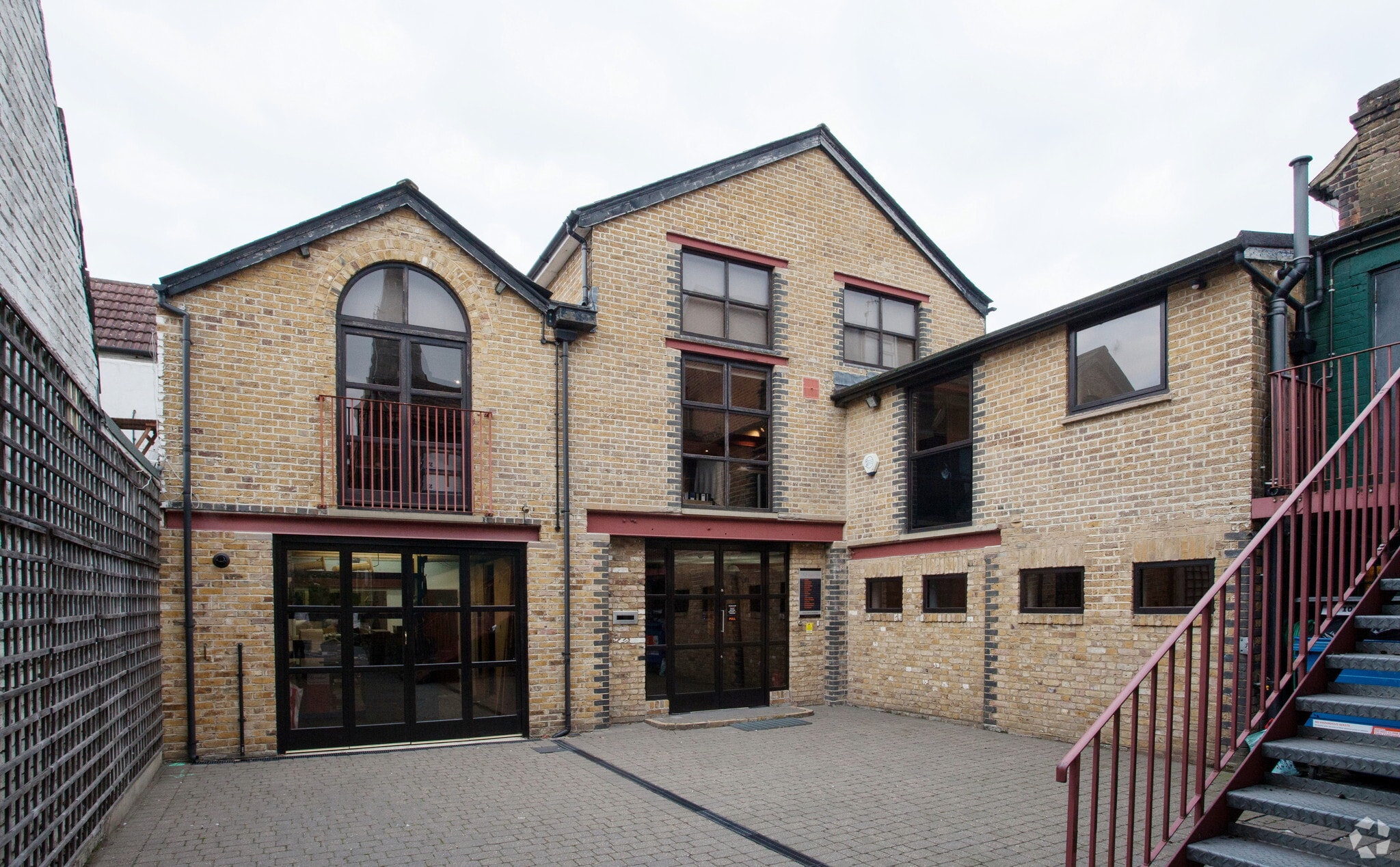 47 Queens Rd, Weybridge for sale Primary Photo- Image 1 of 1