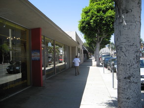 221-225 N Robertson Blvd, Beverly Hills, CA for lease Building Photo- Image 2 of 5