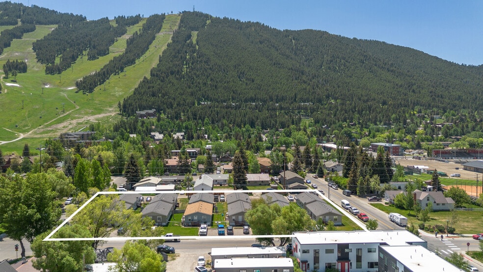 150 W Kelly Ave, Jackson, WY for sale - Building Photo - Image 1 of 20