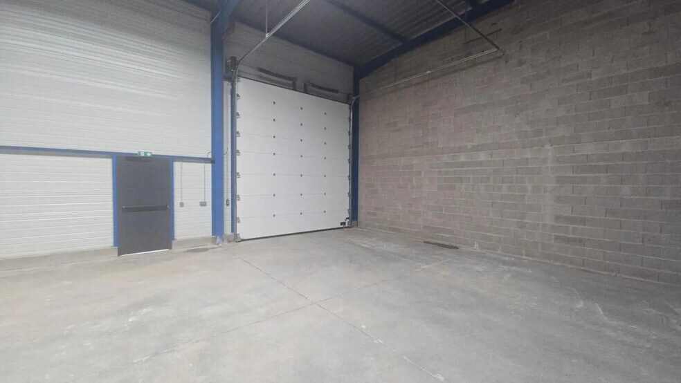 Industrial in Dreux for lease - Interior Photo - Image 3 of 7