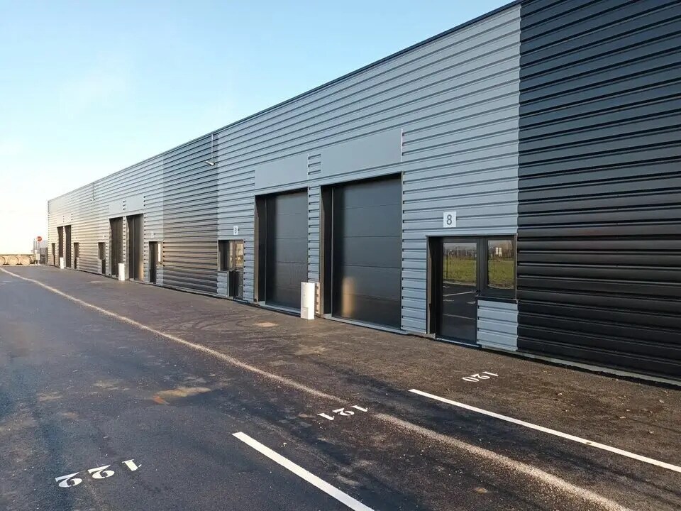 Flex in Dieppe for lease Building Photo- Image 1 of 7