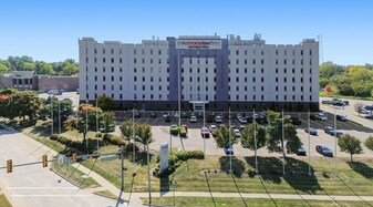 Centrum Office Center - Convenience Store