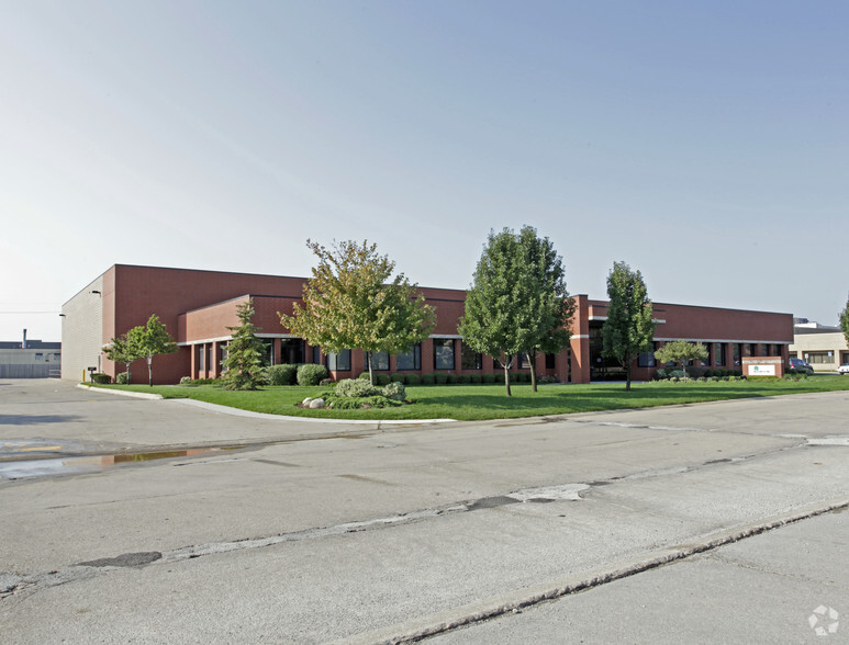 31555 Industrial Rd, Livonia, MI for lease - Building Photo - Image 1 of 3