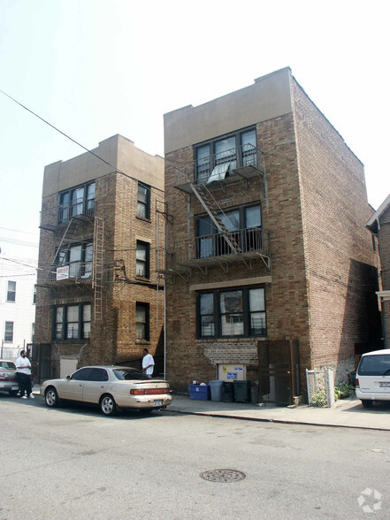 864 E 221st St, Bronx, NY for sale - Primary Photo - Image 3 of 6