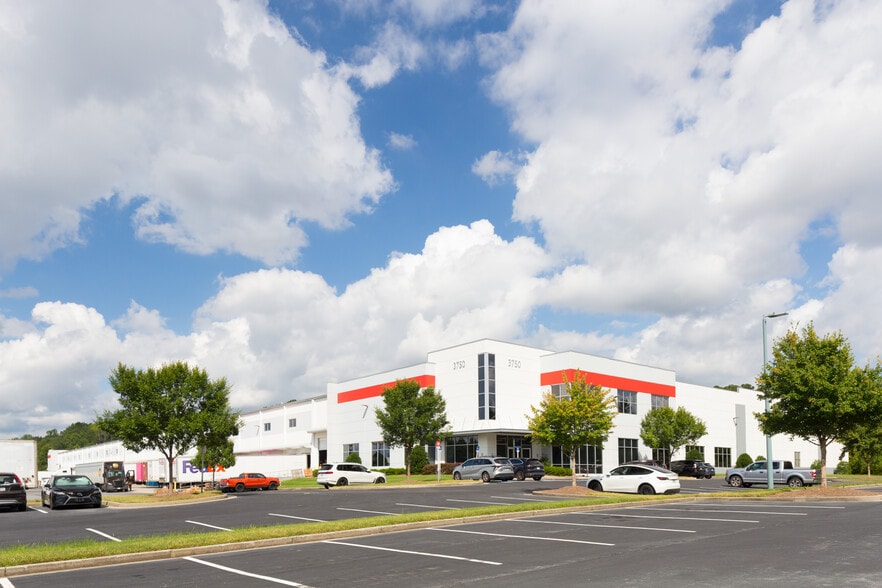3750 Blue Ridge Dr, Buford, GA for lease - Building Photo - Image 2 of 5