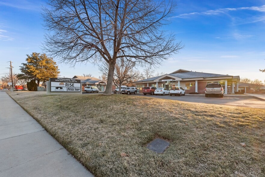 Medallion at Five Mile portfolio of 4 properties for sale on LoopNet.com - Building Photo - Image 3 of 9