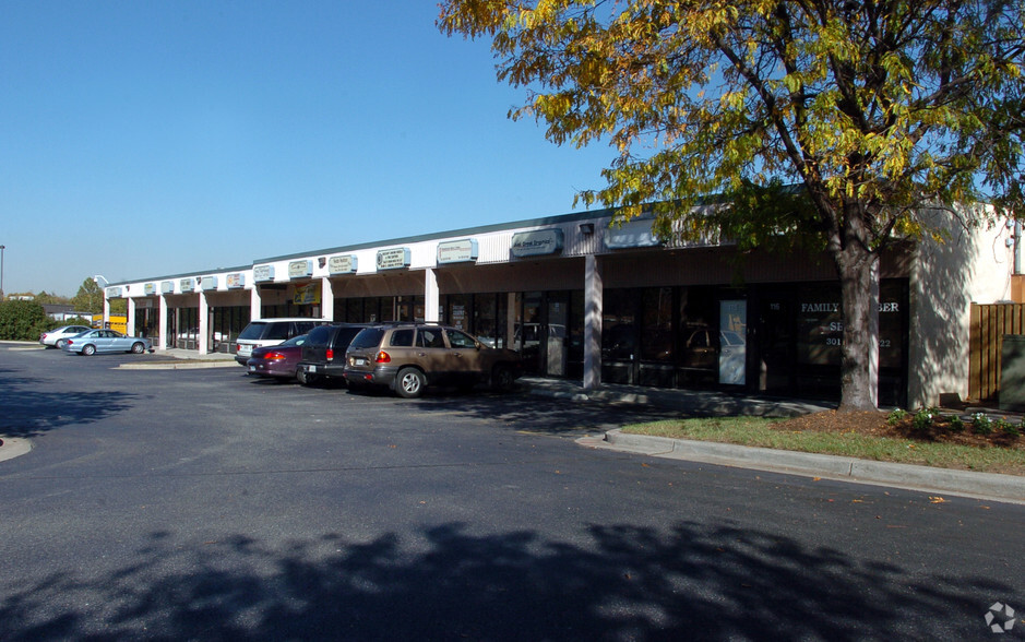 9244 E Hampton Dr, Capitol Heights, MD for lease - Building Photo - Image 2 of 110