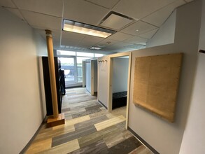 1725 N McGovern St, Highland Park, IL for lease Interior Photo- Image 2 of 7