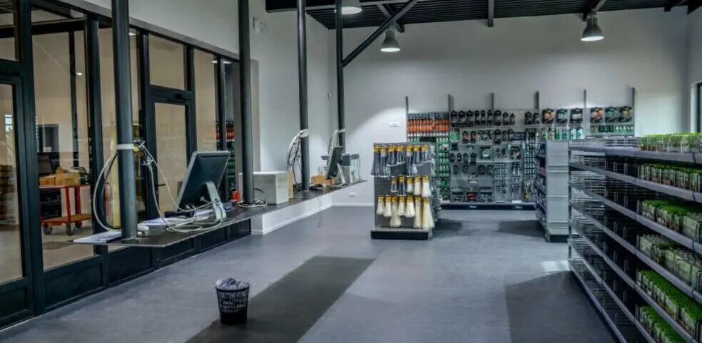 Flex in Tremblay-en-France for sale - Building Photo - Image 2 of 5