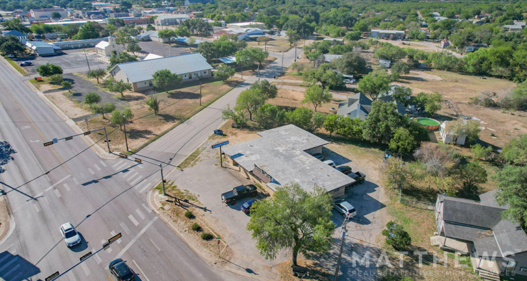 501 W Hondo Ave, Devine, TX for sale - Building Photo - Image 3 of 3