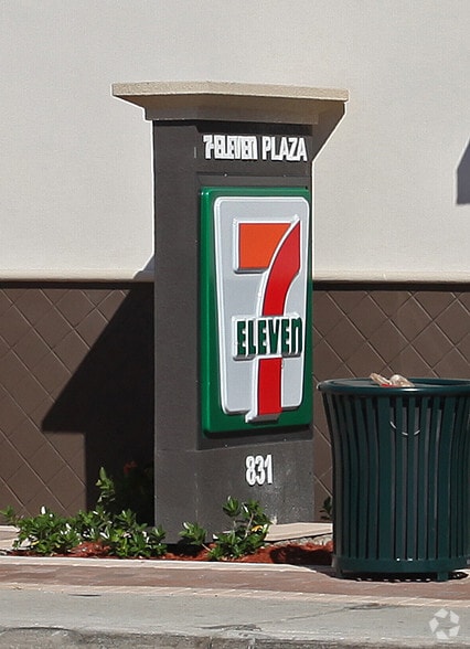 831-897 E Palmetto Park Rd, Boca Raton, FL for lease - Building Photo - Image 3 of 4