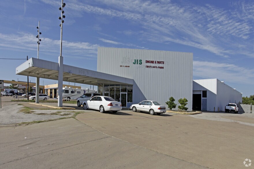 905 E Abram St, Arlington, TX for sale - Primary Photo - Image 1 of 1