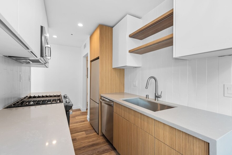 1563 Gordon St, Los Angeles, CA for sale - Building Photo - Image 3 of 10