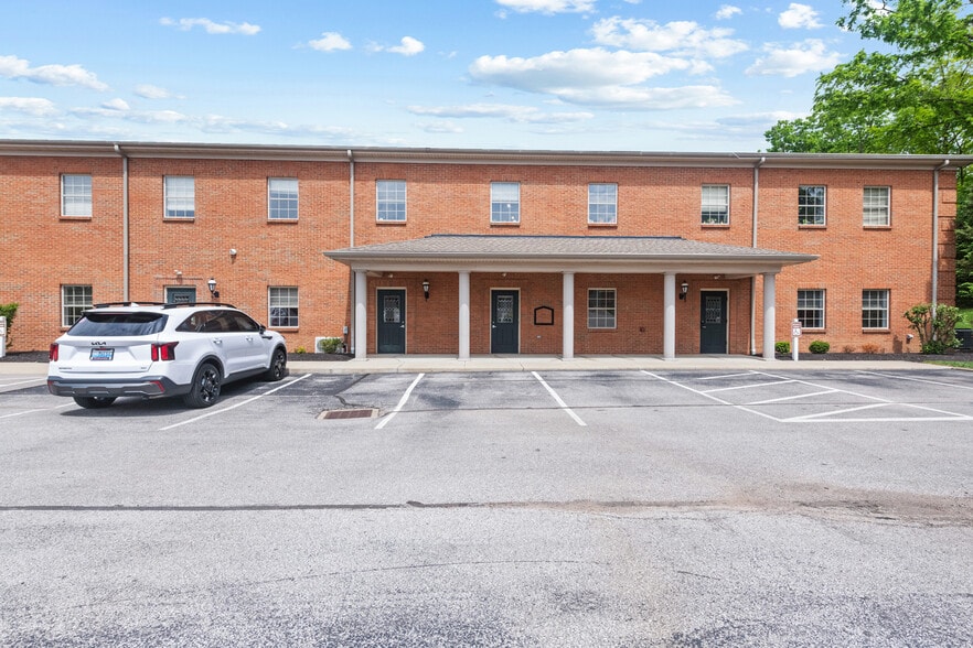 2161-2181 Chamber Center Dr, Fort Mitchell, KY for lease - Building Photo - Image 1 of 3