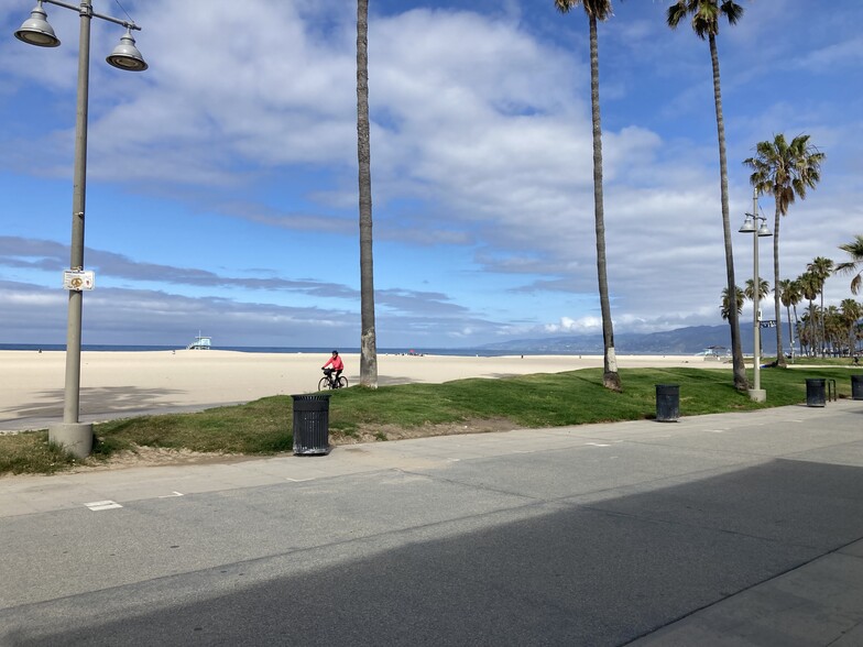 511 Ocean Front Walk, Venice, CA for lease - Building Photo - Image 2 of 5