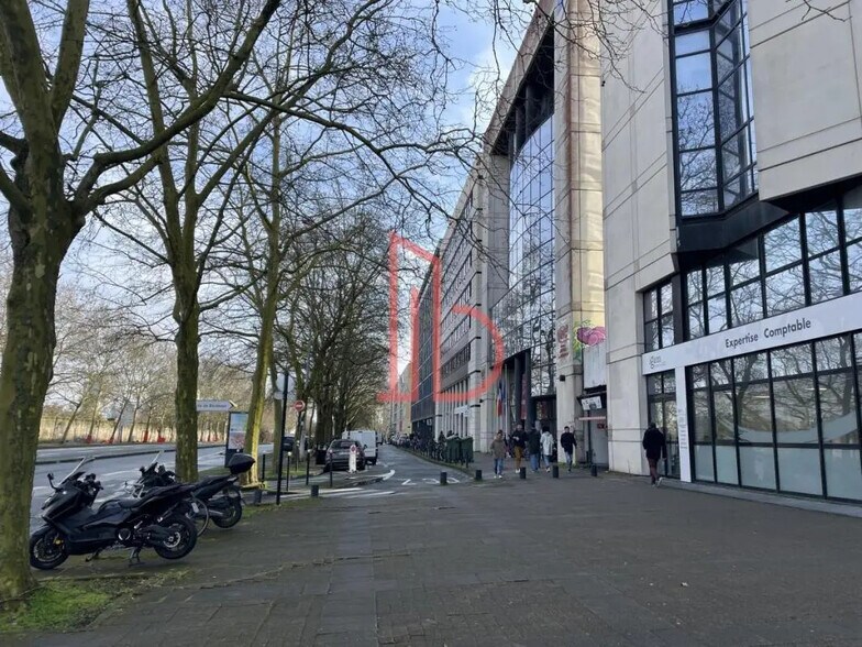 Office in Bordeaux for lease - Building Photo - Image 1 of 5