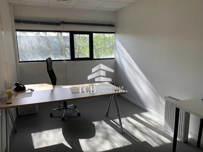 Office in Orvault for lease - Interior Photo - Image 2 of 6