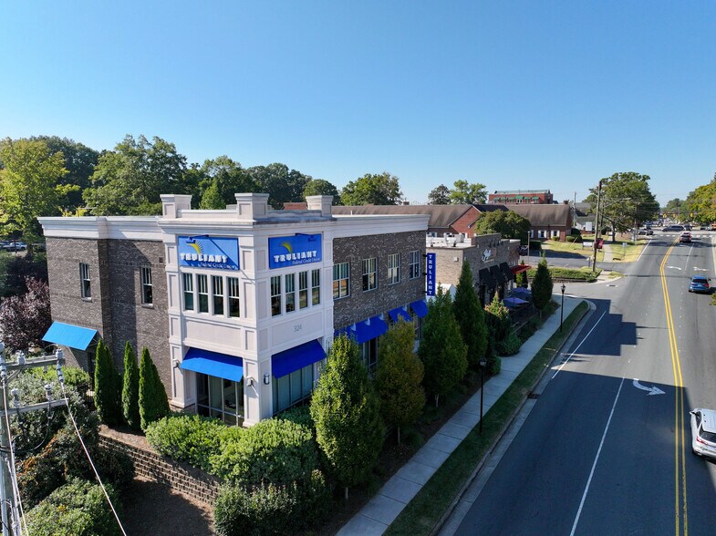 324 N Trade St, Matthews, NC for lease - Building Photo - Image 2 of 4
