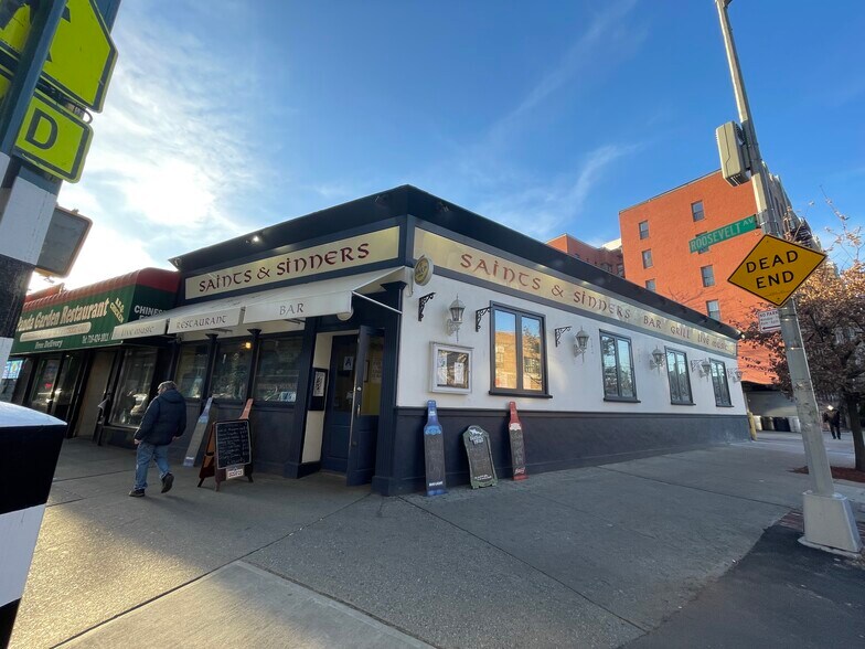 5921 Roosevelt Ave, Woodside, NY for sale - Primary Photo - Image 1 of 1