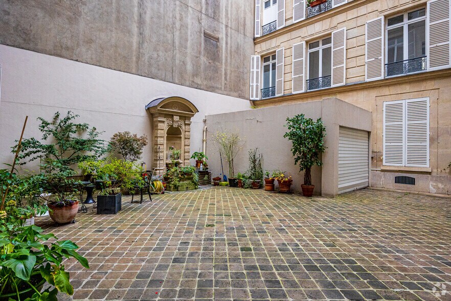 Office in Paris for lease - Building Photo - Image 2 of 6