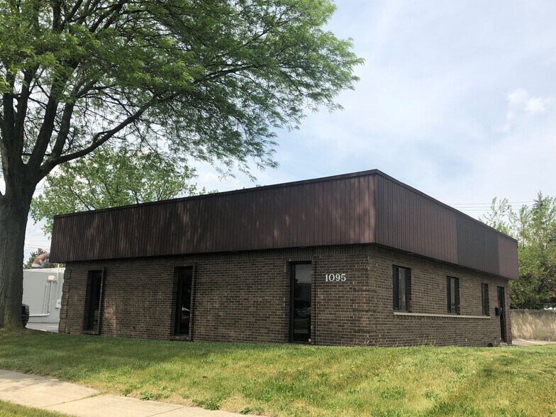 1095 E Maple Rd, Troy, MI for sale - Building Photo - Image 1 of 1