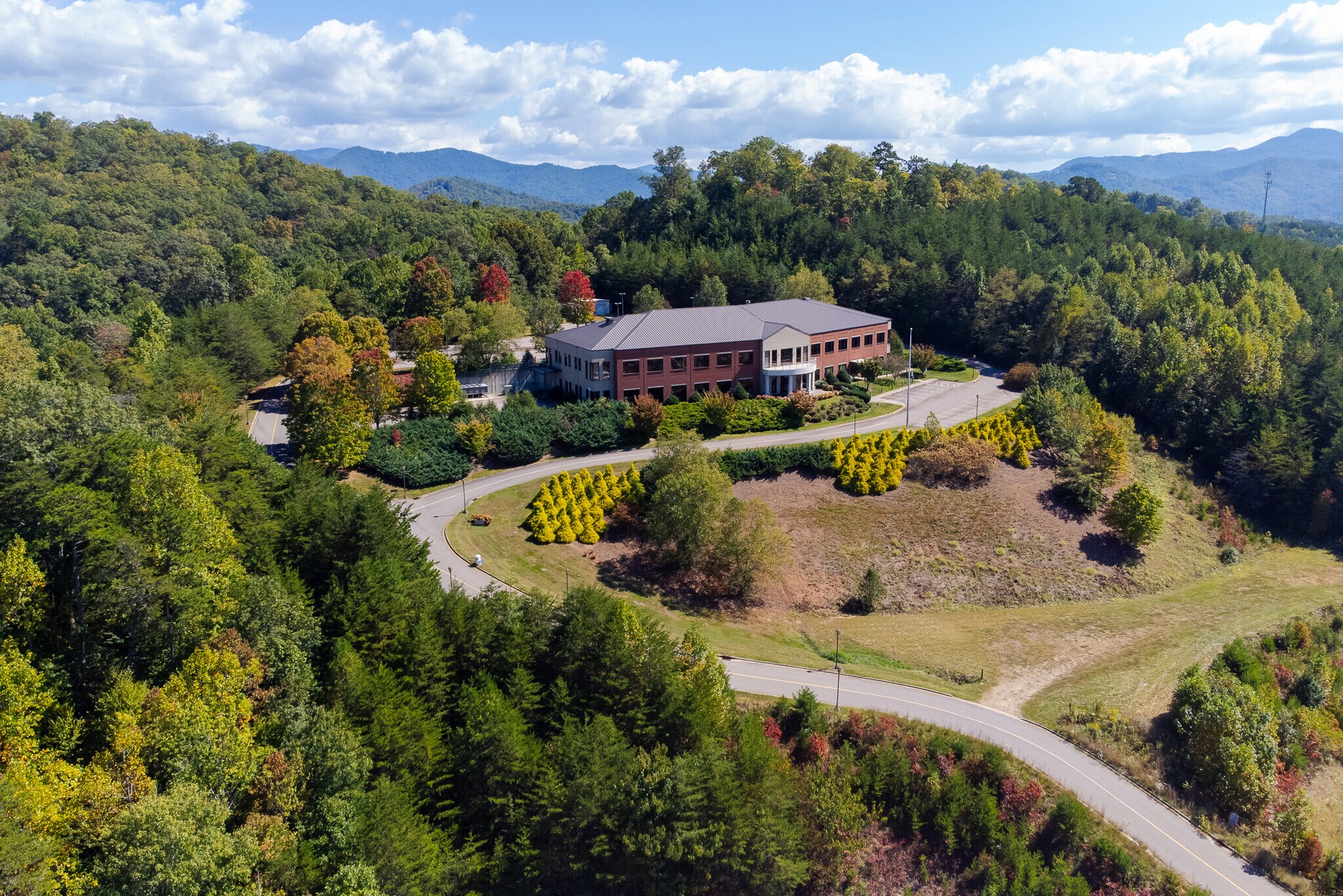 14 One Center Ct, Franklin, NC for sale Building Photo- Image 1 of 25