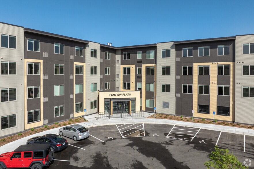 1600 Clover Ridge Dr, Chaska, MN for sale - Primary Photo - Image 1 of 1