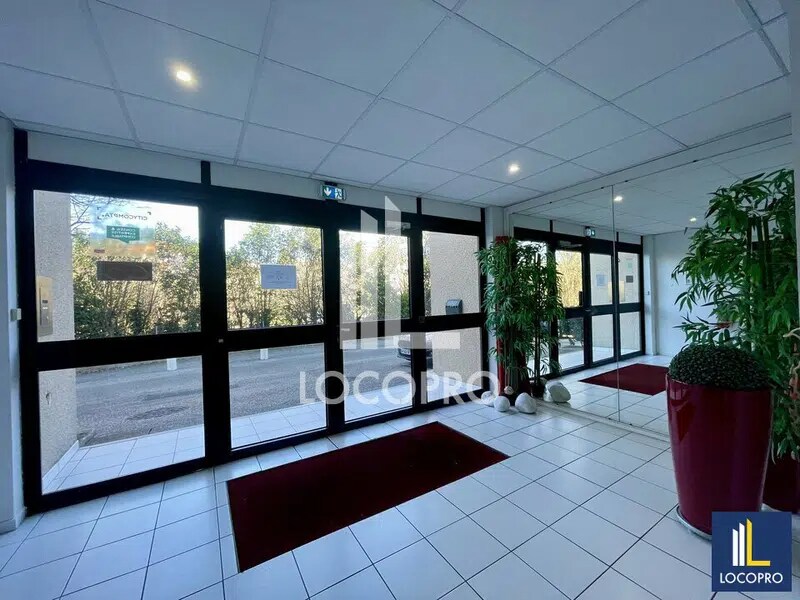 Marseille, BDR 13008 - - - Interior Photo - Image 1 of 8