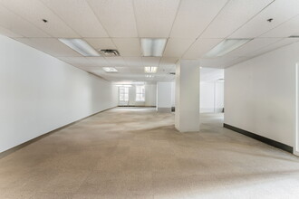 501-507 Pl d'Armes, Montréal, QC for lease Building Photo- Image 2 of 9