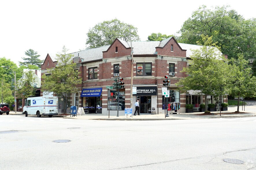 630636 Commonwealth Ave, Newton, MA 02459