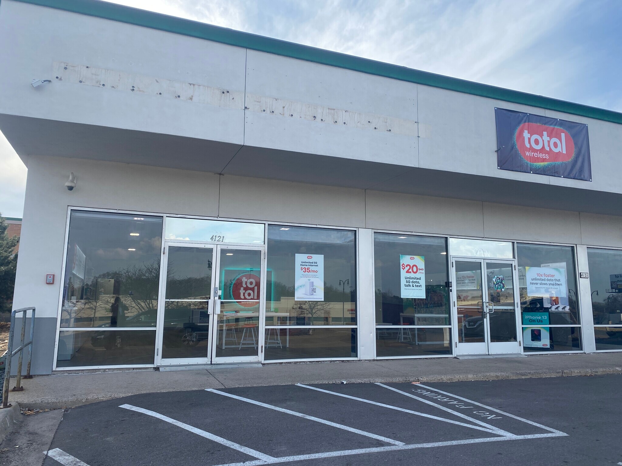 4121 Lakeland Ave N, Robbinsdale, MN for lease Building Photo- Image 1 of 6