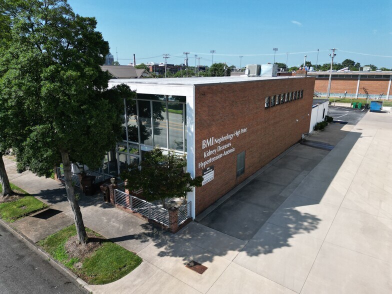 635 N Main St, High Point, NC for lease - Building Photo - Image 2 of 12