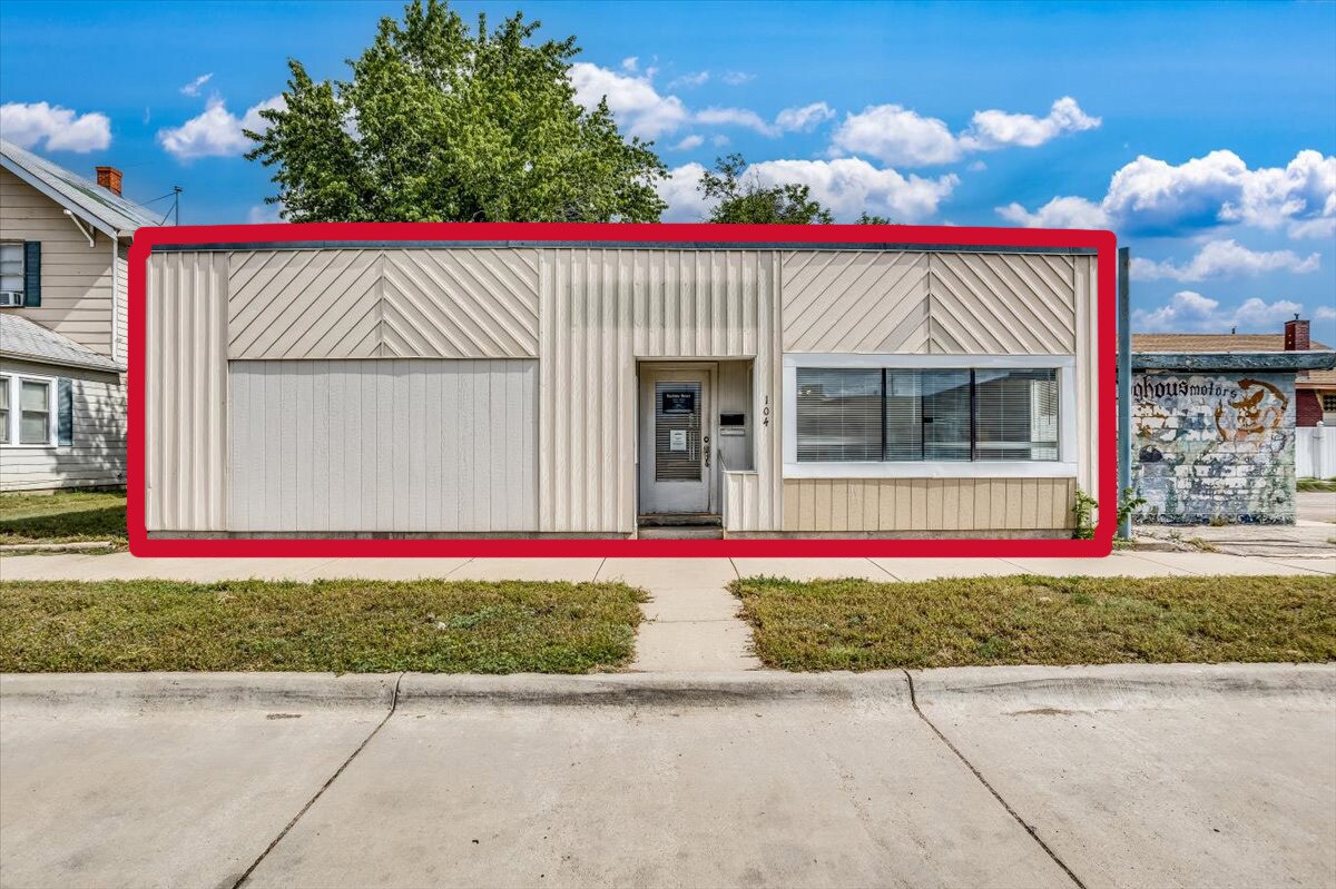 104 W 5th Ave, Hutchinson, KS for sale Building Photo- Image 1 of 1