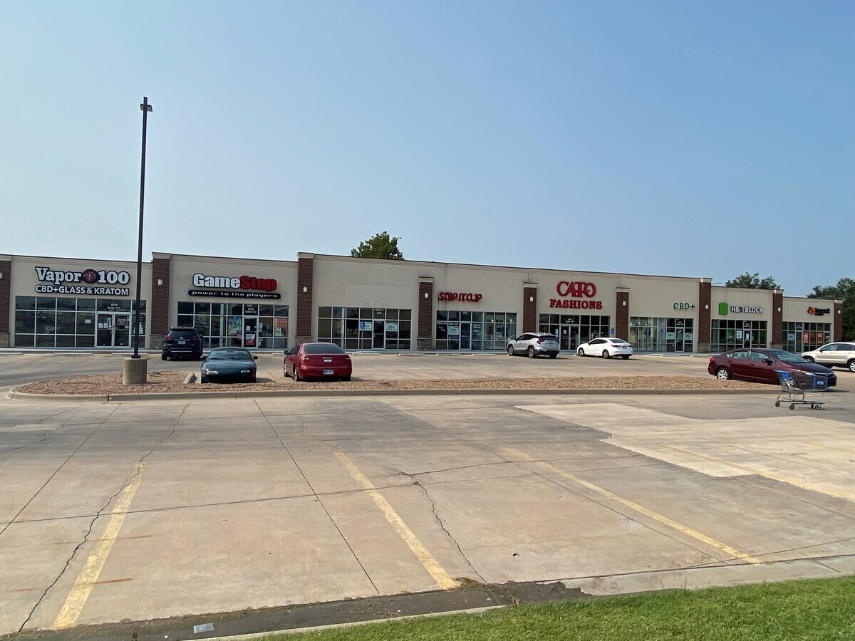 2570 S Broadway St, Wichita, KS 67216 Pawnee Place