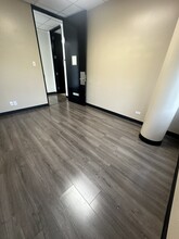 8121 Broadway St, Houston, TX for lease Floor Plan- Image 2 of 2